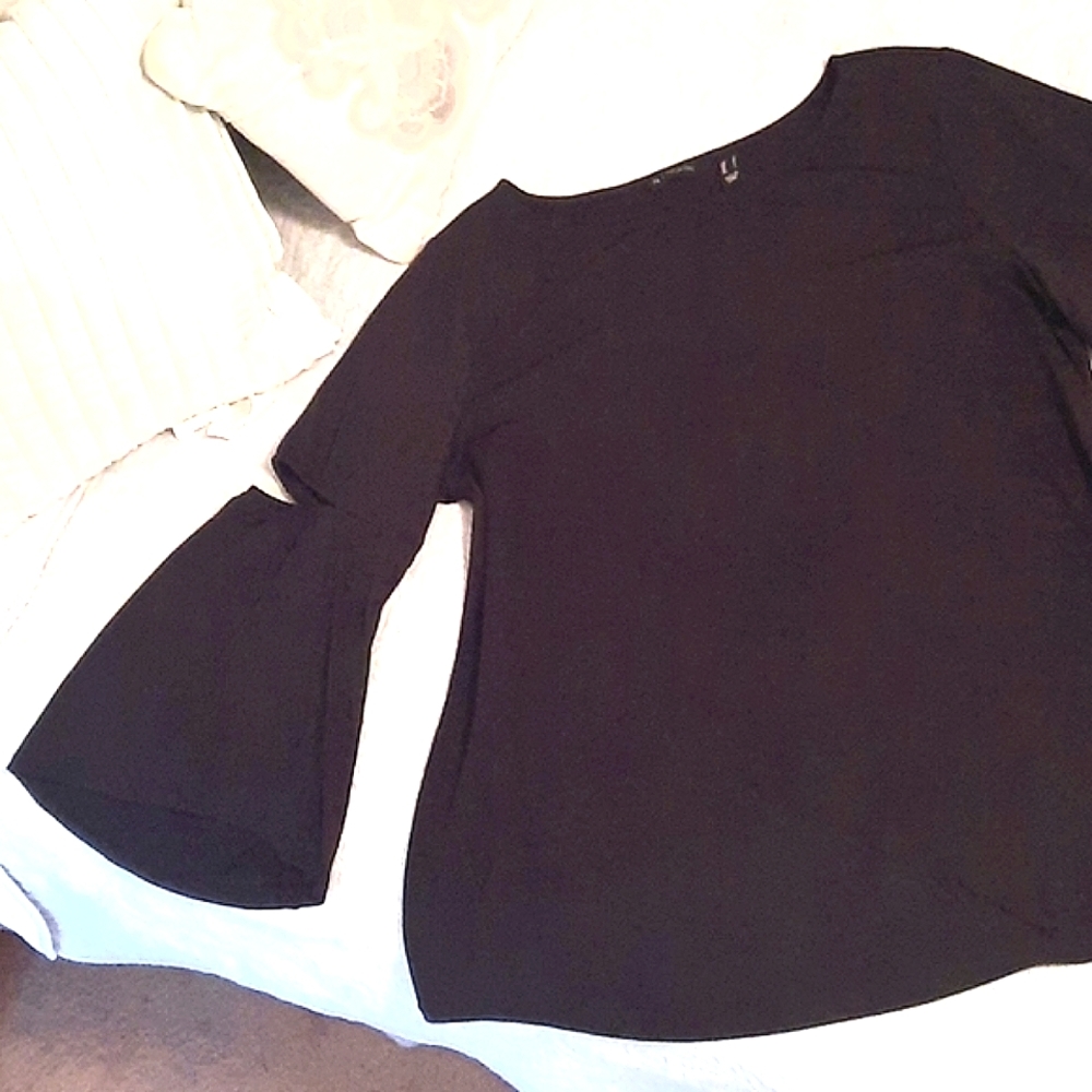 HALSTON silky knit Bell sleeve swing top blouse